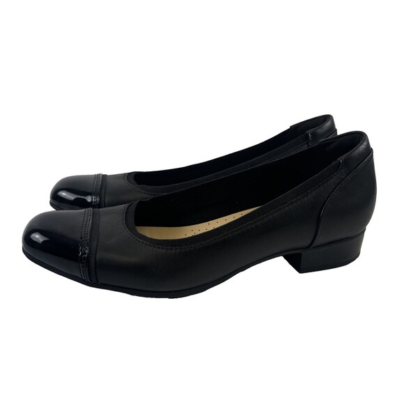 Clarks Krystine May Pump Black Leather Patent Cap Toe Slip On Low Heel Women 7.5 - Picture 1 of 12